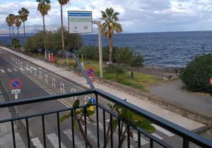 Casa sul lungomare di torre archirafi