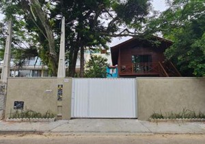 Casa tranquila 500 metros da praia do campeche