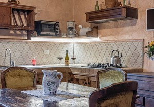 Casciano Apartment in a Historic Estate near Siena with swimming pool