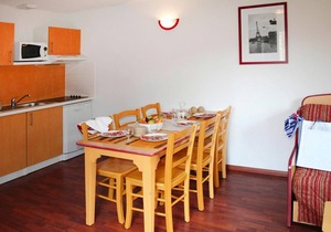 Cassen Holiday House with Pool
