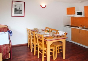 Cassen Holiday House with Pool