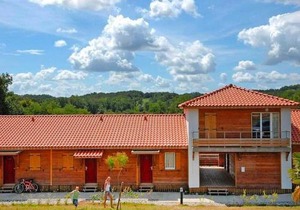 Cassen Holiday House with Pool