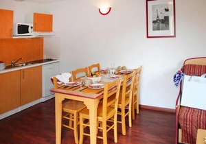 Cassen Holiday House with Pool