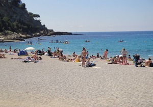 Cassis center apartment with parking, 2 bedrooms, air conditioning, wifi