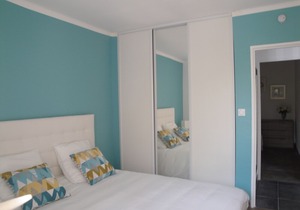 Cassis center apartment with parking, 2 bedrooms, air conditioning, wifi