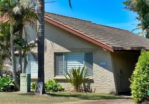 Caves Getaway - Pool, Air conditioned and close to the beach