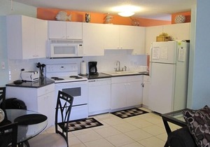 Cayman Reef #3 - One bed condo with King Bed great location on Seven Mile Beach