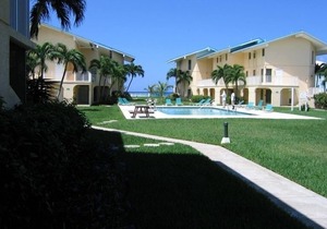 Cayman Reef #3 - One bed condo with King Bed great location on Seven Mile Beach