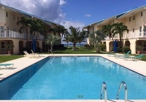 Cayman Reef #3 - One bed condo with King Bed great location on Seven Mile Beach