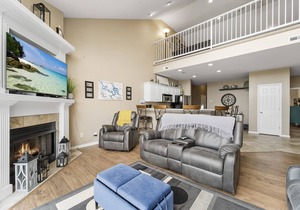 Cedar Heights - Spacious 5 Bdrm Lakeview Condo