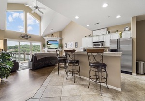 Cedar Heights - Spacious 5 Bdrm Lakeview Condo