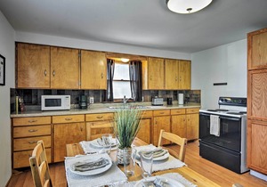 Cedar Home w/ Deck + Grill - Mins. to Lakes!