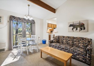 Cedarbrook Queen Suite 103
