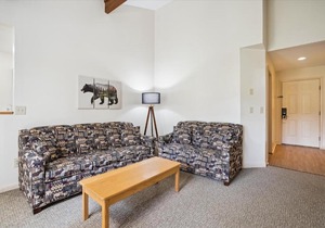 Cedarbrook Queen Suite 103