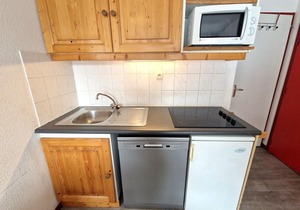 Central Apartment for 6/8 with Mountain View, Balcony & Near Slopes