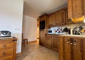 Central Apartment in Samoëns: Spacious, Modern, Near Ski Bus, with Free Parking
