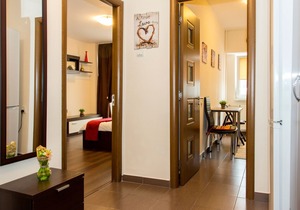 CENTRAL COMFY FLAT | STEPS AWAY FROM METRO / PARK & ALL AMENITIES
