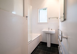Central Location Spacious Comfortable House in Greenlane