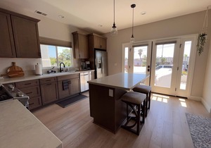 CENTRAL SAN DIEGO *Rooftop Deck* Spacious 3 BR home