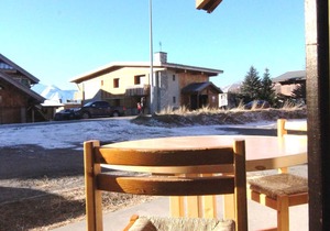 Central Studio for 4 with Ski Access, Terrace, and Modern Amenities - Alpe d'Huez