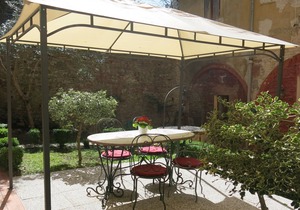 Central Studio with Garden in the Duomo area