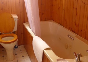 Centrally located, one bedroom beachside apartment.
