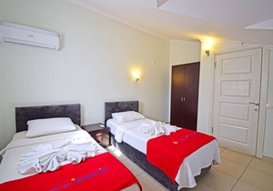 Centrally located 3 bed 3 bath apartment with FREE WIFI