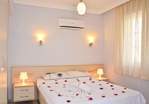 Centrally located 3 bed 3 bath apartment with FREE WIFI