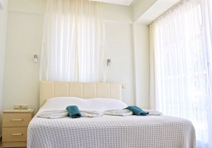 Centrally located 3 bedroom 3 bathroom apartment with FREE WIFI