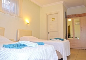 Centrally located 3 bedroom 3 bathroom apartment with FREE WIFI