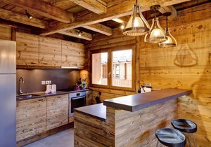 Chalet, 100m from resort center, balcony, fireplace or stove, tv, 150m², Courchevel