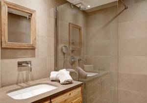 Chalet, 100m from resort center, balcony, fireplace or stove, tv, 150m², Courchevel