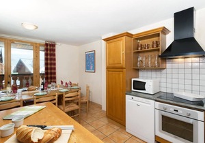 Chalet, 100m from resort center, terrace, balcony, fireplace or stove, parking, tv, 60-70m²