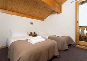 Chalet, 100m from resort center, terrace, balcony, fireplace or stove, parking, tv, 60-70m²