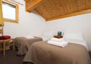 Chalet, 100m from resort center, terrace, balcony, fireplace or stove, parking, tv, 60-70m²