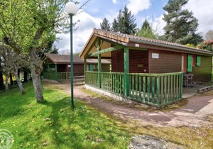 Chalet 35m² PMR avec Terrasse, 2 Chambres, Piscine, Activités de Plein Air, Animaux Acceptés - FR-1-496-243