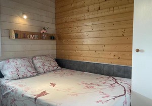 Chalet au bord de l'eau avec terrasse, pêche, baignade surveillée, buvette et activités extérieures - FR-1-489-360