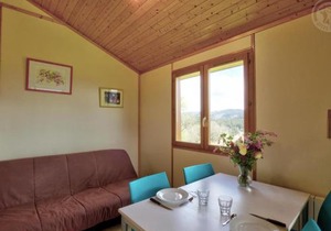 Chalet confortable avec terrasse privée, proche nature, sports et loisirs, animaux acceptés. - FR-1-496-241