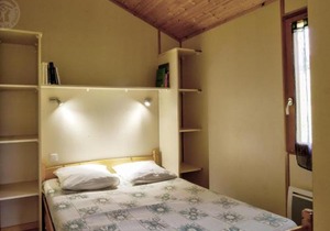Chalet cosy avec terrasse privative, idéal pour randonnées et activités en pleine nature - FR-1-496-239