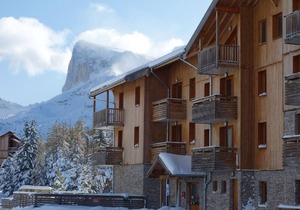 Chalet Duplex 4 Pièces pour 8 Personnes avec Terrasse, Proche des Pistes et Piscine Chauffée