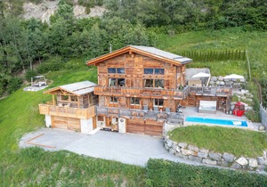 Chalet V with lift, heated pool and breathtaking views