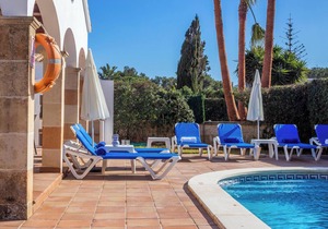 Chalet Villa El Pinar 4 with Pool, Wi-Fi, A/C & Terraces
