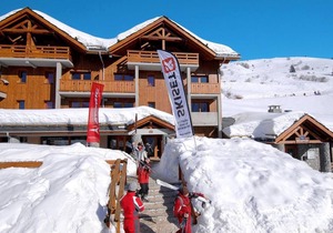 Chalet, wifi, ski-in/ski-out & foot of the slopes, fitness, swimming pool, terrace, balcony, tv