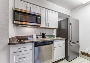 Chandler 2 bd 1 ba immaculate grounds, perfect location with heated pool, downst