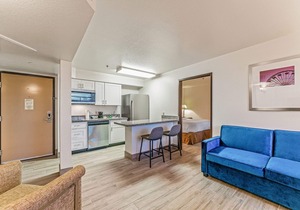 Chandler 2 bd 1 ba immaculate grounds, perfect location with heated pool, downst