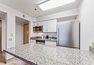 Chandler 2 bd 1 ba immaculate grounds, perfect location with heated pool, downst