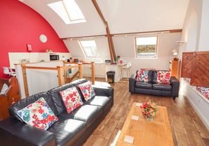 CHAPEL-ON-THE-HILL, family friendly, with a garden in Grosmont