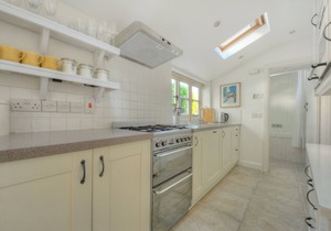 CHARM COTTAGE, family friendly, country holiday cottage in Charmouth