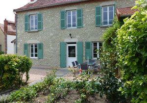 Charming Cottage with Garden, Near Medieval Village & Vineyards - Family Friendly, Sleeps 6
