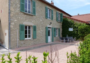 Charming Cottage with Garden, Near Medieval Village & Vineyards - Family Friendly, Sleeps 6